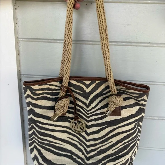 Michael Kors Black and Cream Zebra Pattern Men's Accessory - Picture 2 of 3